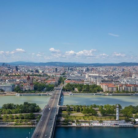 District Living Apartment Виена Екстериор снимка