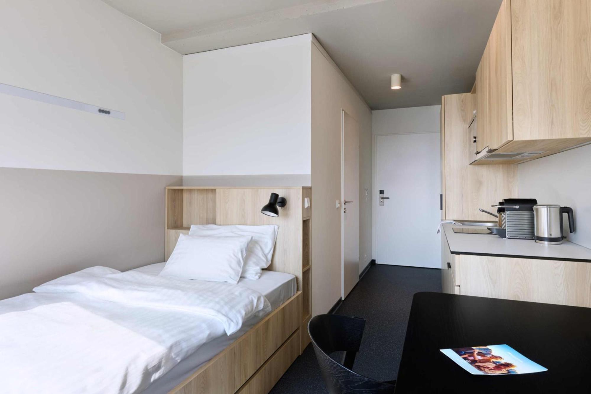 District Living Apartment Виена Екстериор снимка