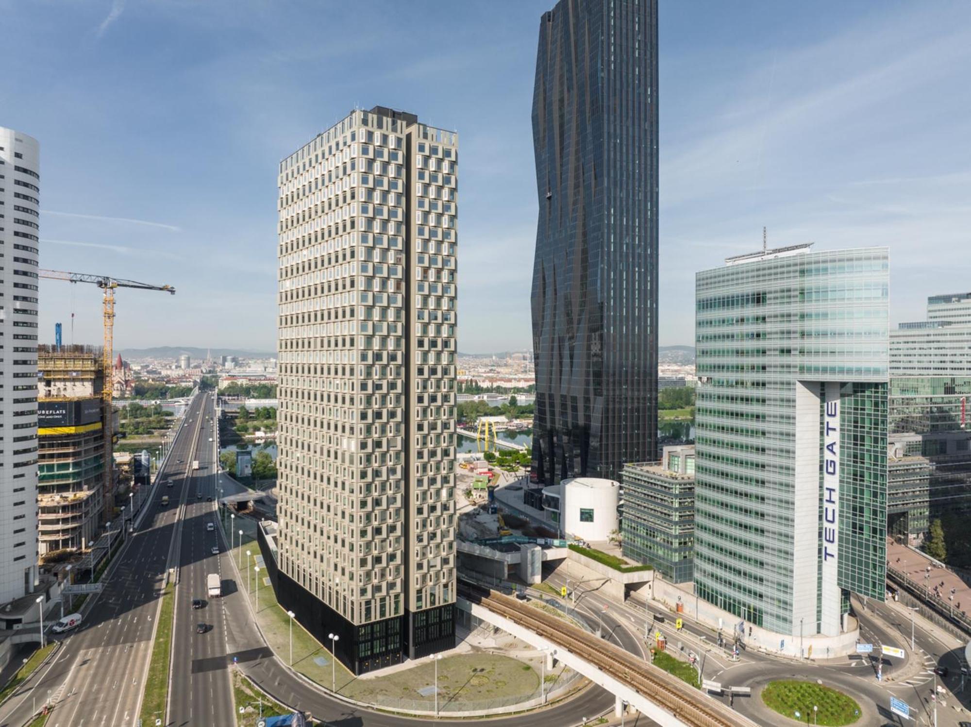 District Living Apartment Виена Екстериор снимка