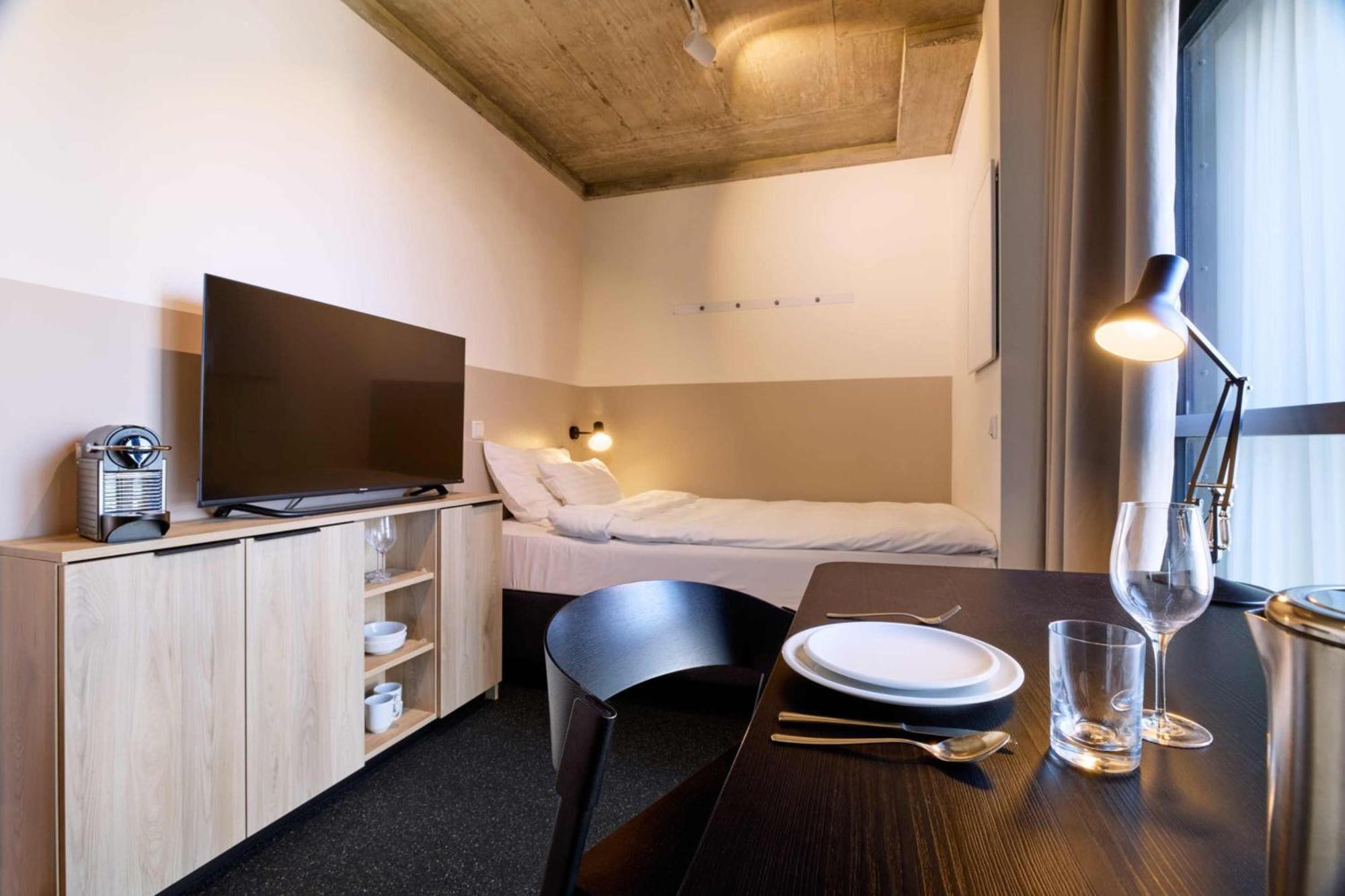 District Living Apartment Виена Екстериор снимка