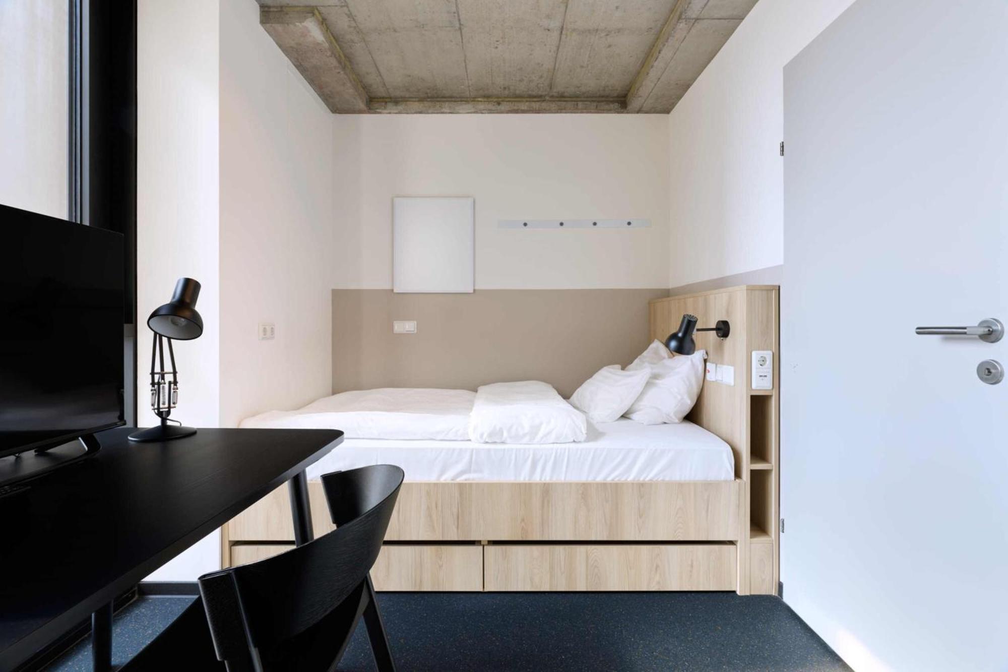 District Living Apartment Виена Екстериор снимка