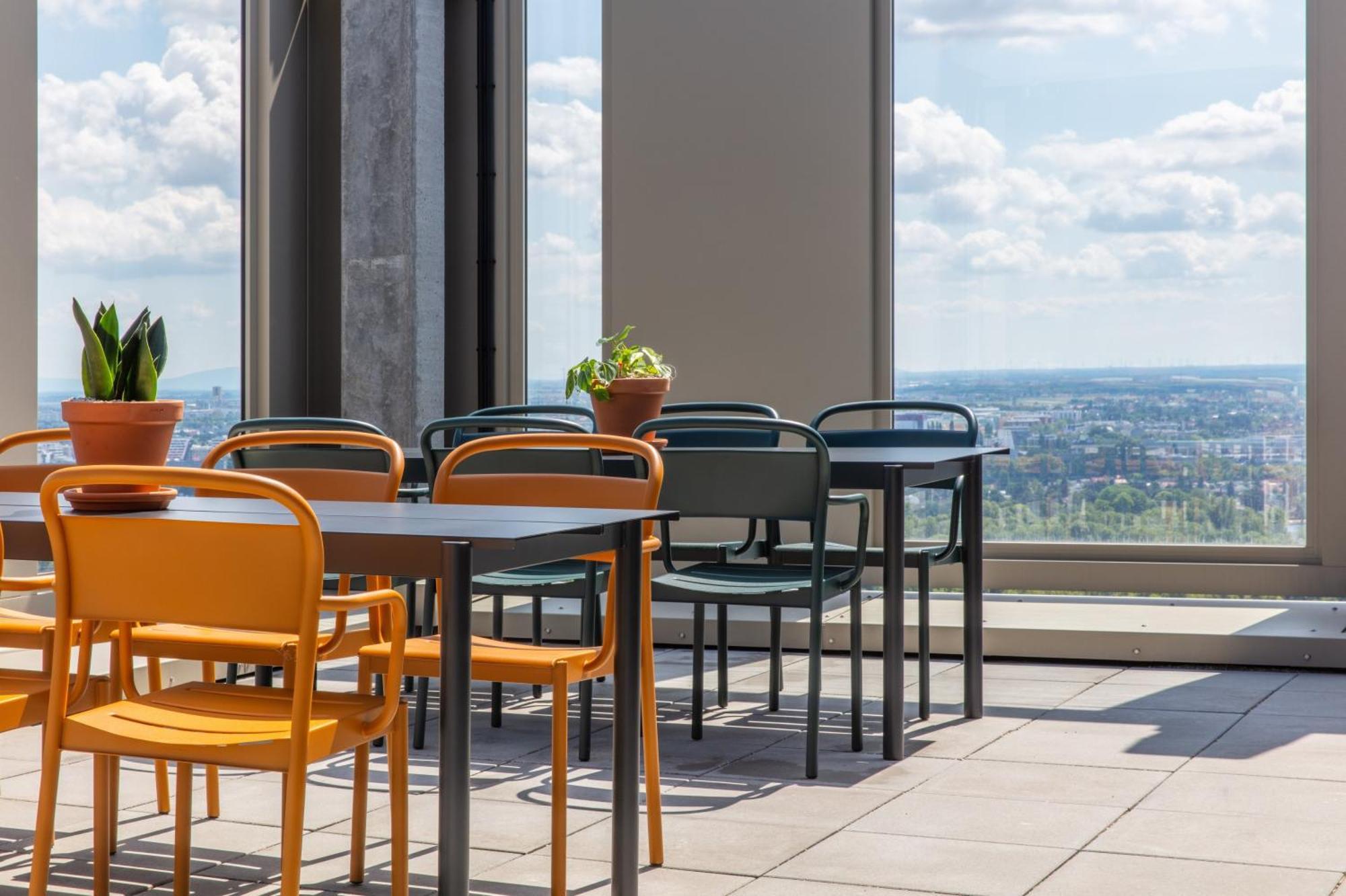 District Living Apartment Виена Екстериор снимка