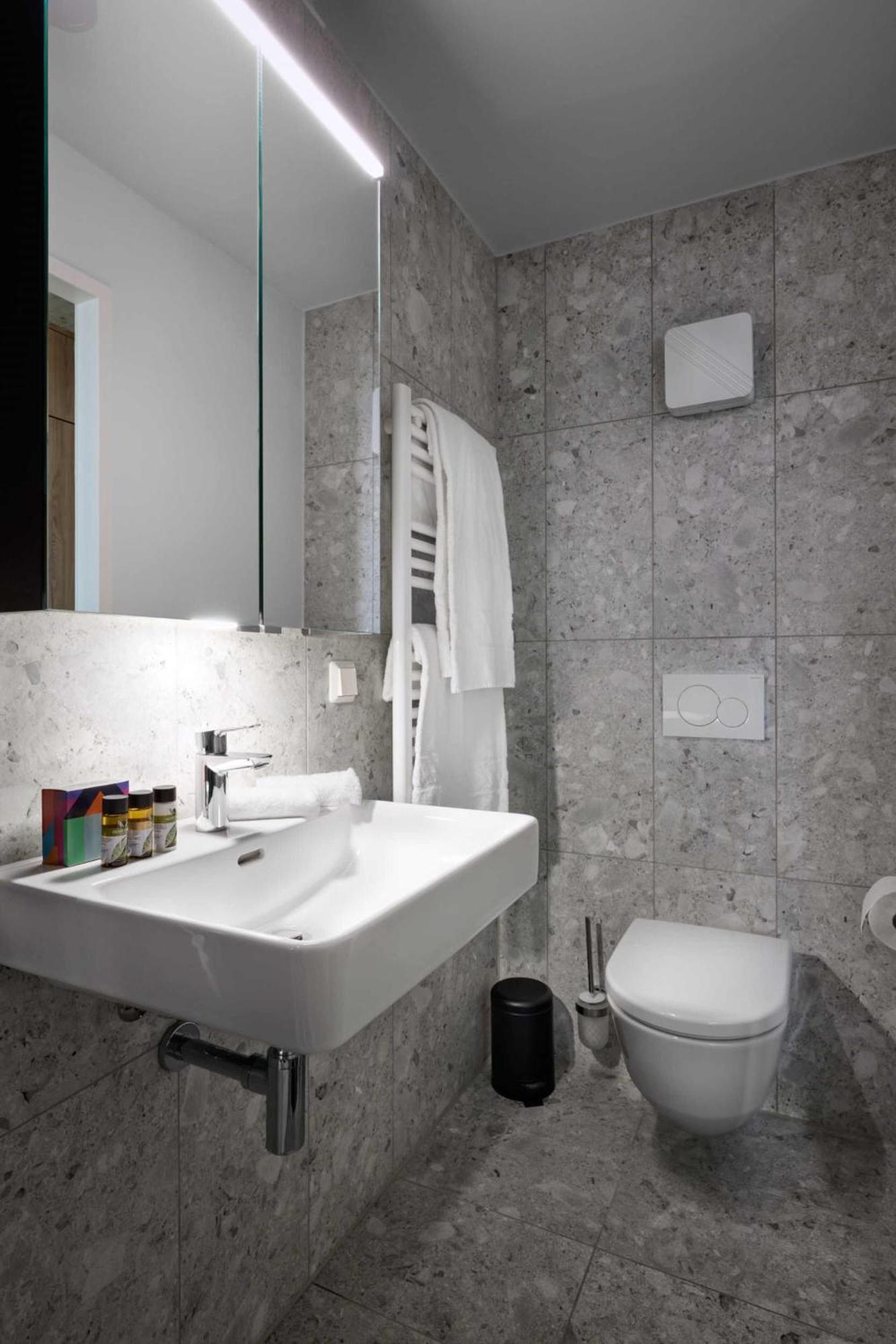 District Living Apartment Виена Екстериор снимка