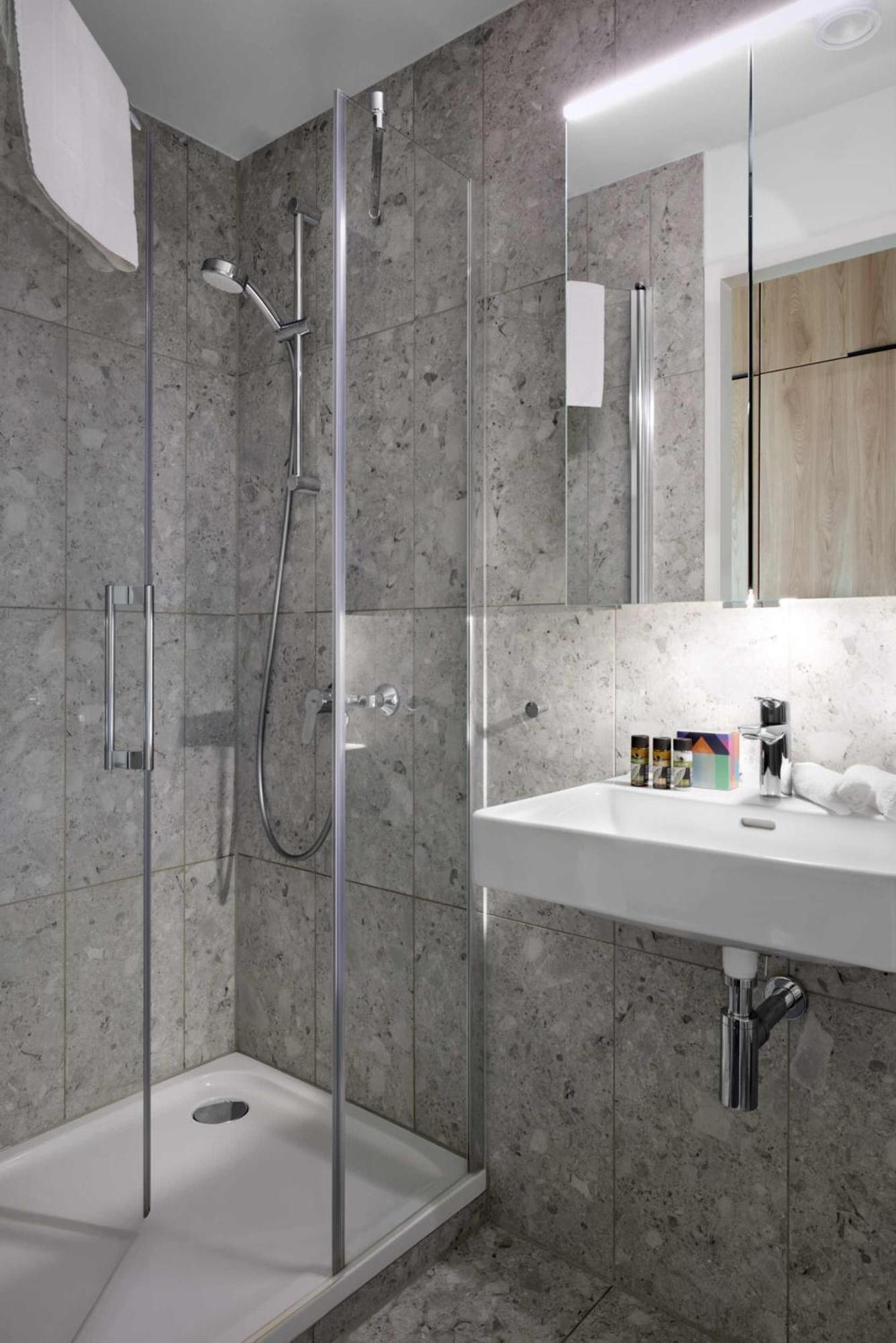 District Living Apartment Виена Екстериор снимка