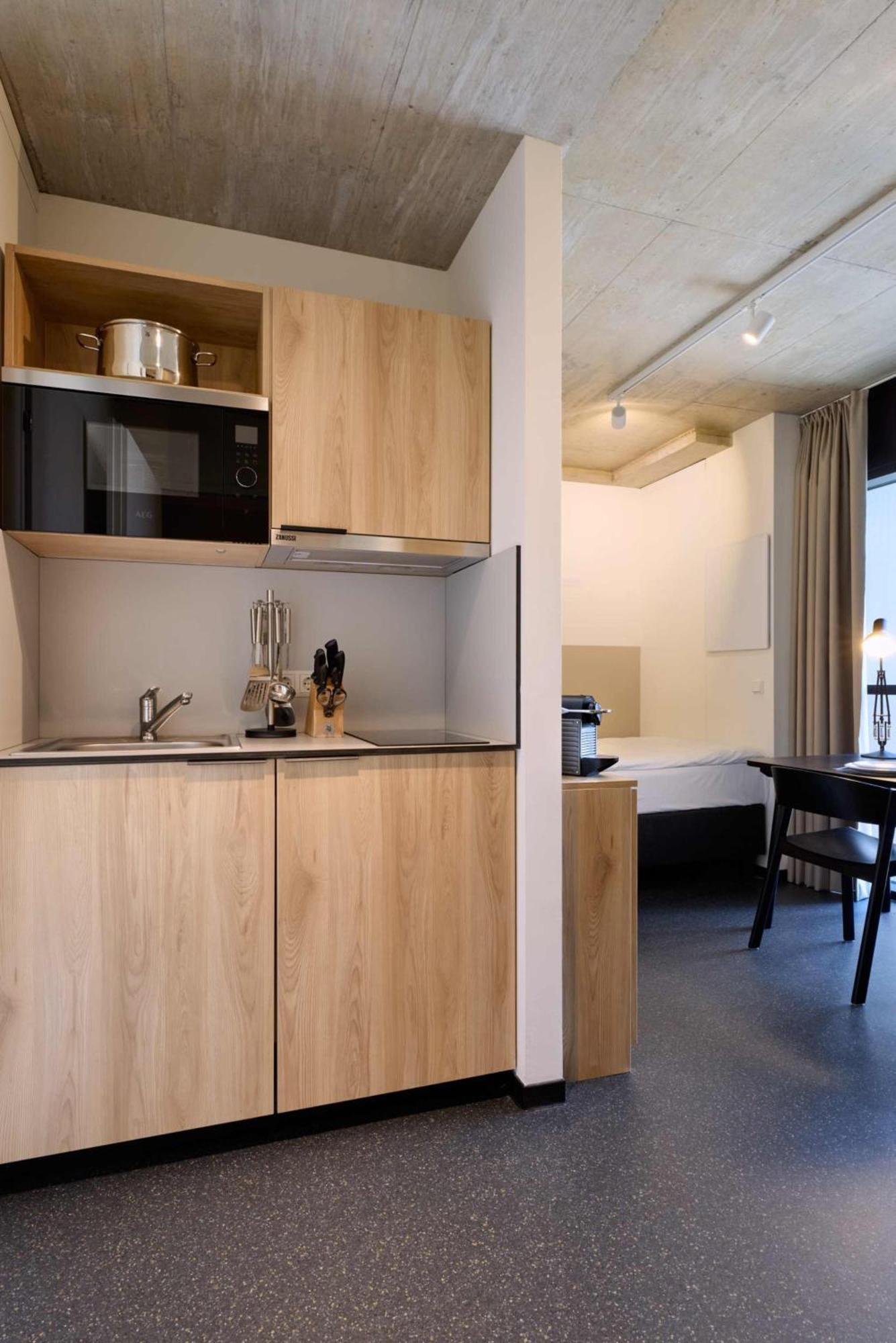District Living Apartment Виена Екстериор снимка